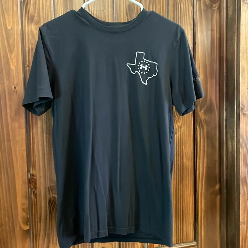 Under Armour black T-shirt small - Picture 1 of 2